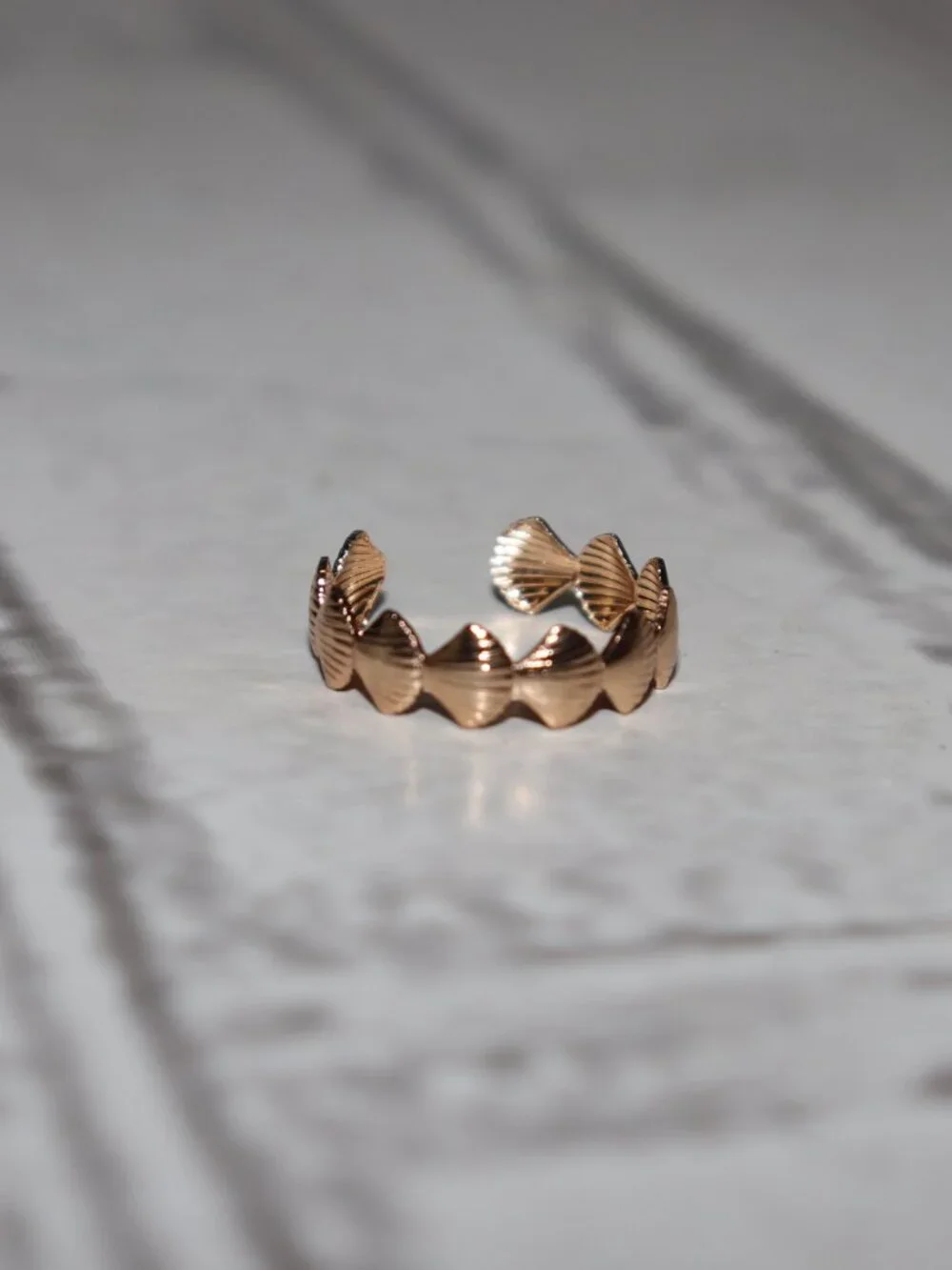 ✨ NWOT Gold Seashell Pattern Adjustable Ring • Size 7–9 ✨